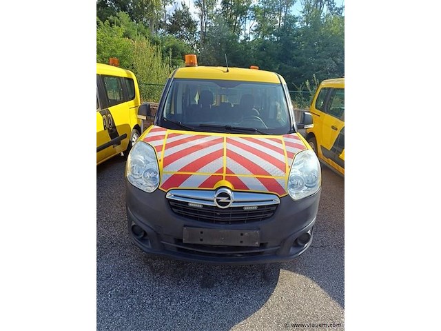 Personenauto - afbeelding 2 van  7