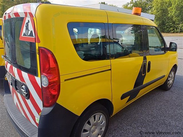 Personenauto - afbeelding 3 van  7