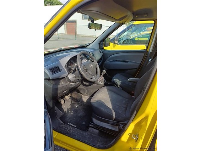 Personenauto - afbeelding 7 van  7