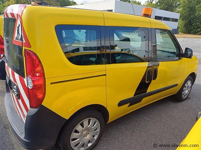 Personenauto - afbeelding 2 van  7