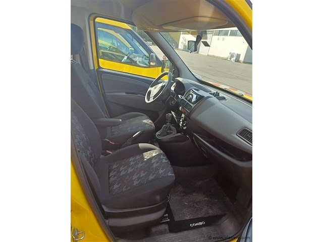 Personenauto - afbeelding 5 van  7