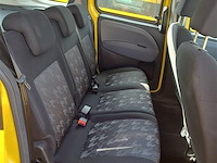 Personenauto - afbeelding 6 van  7