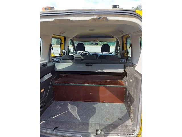 Personenauto - afbeelding 7 van  7