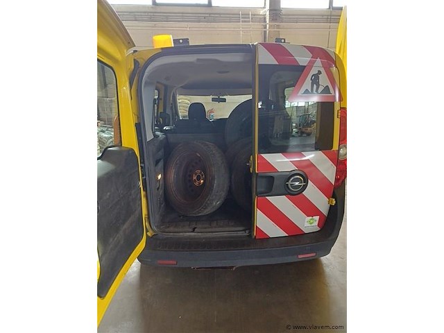 Personenauto - afbeelding 3 van  4