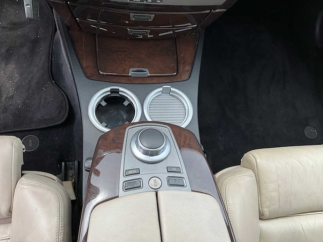 Personenauto - afbeelding 19 van  33