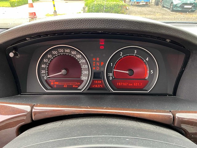 Personenauto - afbeelding 22 van  33