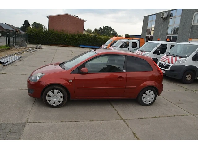 Personenwagen ford fiesta, type jd3, variant a9ja1, versie 5bdbkb, chassisnummer wf0dxxgajd6g67119, bouwjaar 12-12-2006 (2 sleutels, boorddocumanten: gelijkvormigheidsattest) (voertuig rijdt) - afbeelding 4 van  35
