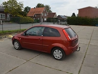 Personenwagen ford fiesta, type jd3, variant a9ja1, versie 5bdbkb, chassisnummer wf0dxxgajd6g67119, bouwjaar 12-12-2006 (2 sleutels, boorddocumanten: gelijkvormigheidsattest) (voertuig rijdt) - afbeelding 16 van  35