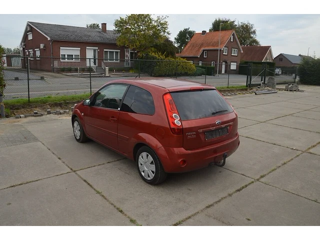 Personenwagen ford fiesta, type jd3, variant a9ja1, versie 5bdbkb, chassisnummer wf0dxxgajd6g67119, bouwjaar 12-12-2006 (2 sleutels, boorddocumanten: gelijkvormigheidsattest) (voertuig rijdt) - afbeelding 24 van  35