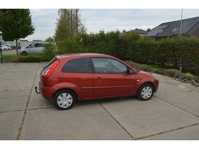 Personenwagen ford fiesta, type jd3, variant a9ja1, versie 5bdbkb, chassisnummer wf0dxxgajd6g67119, bouwjaar 12-12-2006 (2 sleutels, boorddocumanten: gelijkvormigheidsattest) (voertuig rijdt) - afbeelding 28 van  35