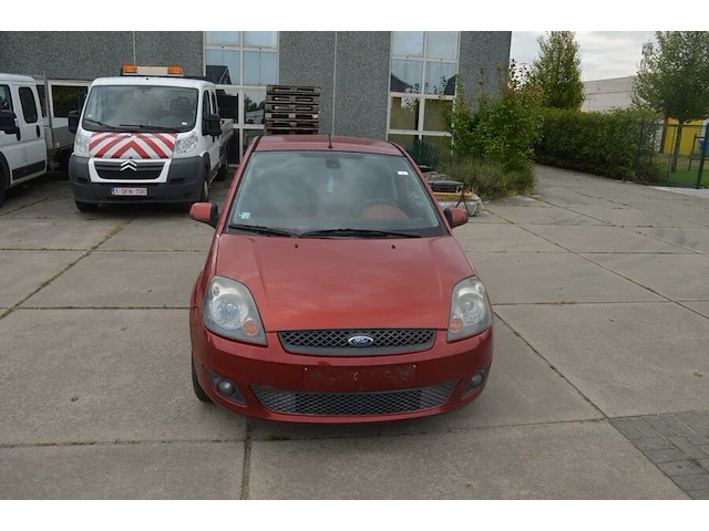Personenwagen ford fiesta, type jd3, variant a9ja1, versie 5bdbkb, chassisnummer wf0dxxgajd6g67119, bouwjaar 12-12-2006 (2 sleutels, boorddocumanten: gelijkvormigheidsattest) (voertuig rijdt) - afbeelding 31 van  35