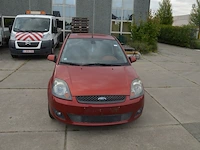 Personenwagen ford fiesta, type jd3, variant a9ja1, versie 5bdbkb, chassisnummer wf0dxxgajd6g67119, bouwjaar 12-12-2006 (2 sleutels, boorddocumanten: gelijkvormigheidsattest) (voertuig rijdt) - afbeelding 31 van  35