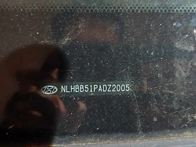 Personenwagen hyundai i20, type pbt, variant f5d101, versie m65az1, chassisnummer nlhbb51padz200536, bouwjaar 25-03-2013 (1 sleutel, boorddocumenten: inschrijvingsbewijs deel 1 en gelijkvormigheidsattest) (veel schade aan carosserie, band plat, voertuig s - afbeelding 19 van  36