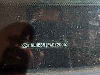 Personenwagen hyundai i20, type pbt, variant f5d101, versie m65az1, chassisnummer nlhbb51padz200536, bouwjaar 25-03-2013 (1 sleutel, boorddocumenten: inschrijvingsbewijs deel 1 en gelijkvormigheidsattest) (veel schade aan carosserie, band plat, voertuig s - afbeelding 19 van  36