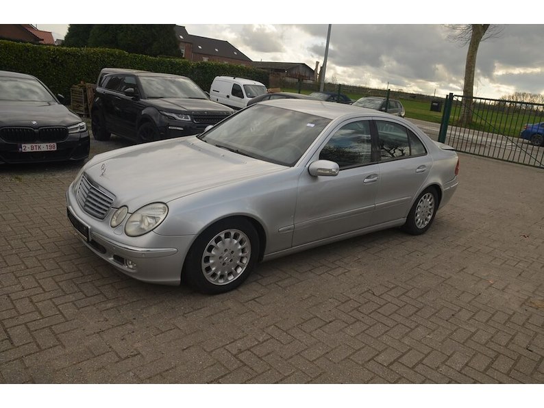 Personenwagen mercedes e220 cdi, lichte vrachtwagen citroen berlingo, stationwagen citroen berlingo