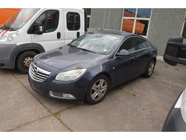 Personenwagen opel insignia , type og-a, variant bc11, versie 1a01a2akfge5, chassisnummer wolgm5ec8a1074022 , bouwjaar 06-04-2010 (sleutel, alle boorddocumenten) start niet, batterij leeg - afbeelding 1 van  30