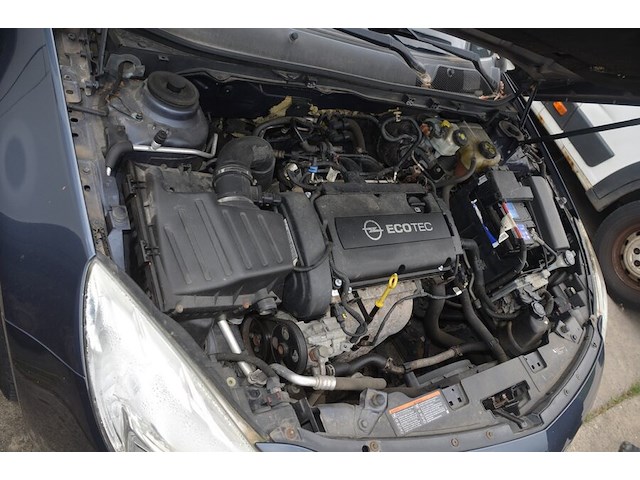 Personenwagen opel insignia , type og-a, variant bc11, versie 1a01a2akfge5, chassisnummer wolgm5ec8a1074022 , bouwjaar 06-04-2010 (sleutel, alle boorddocumenten) start niet, batterij leeg - afbeelding 15 van  30