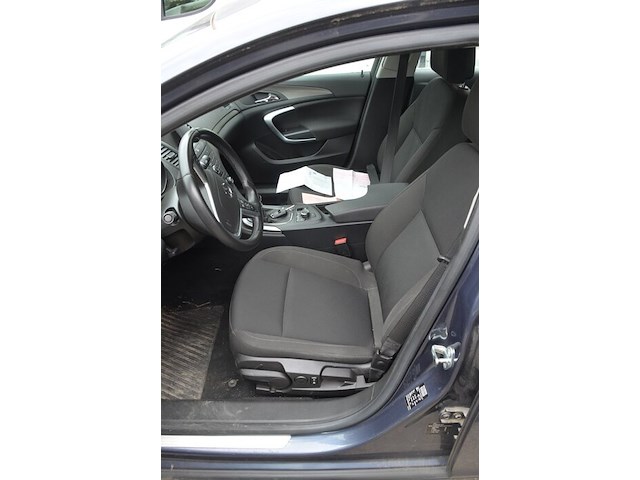 Personenwagen opel insignia , type og-a, variant bc11, versie 1a01a2akfge5, chassisnummer wolgm5ec8a1074022 , bouwjaar 06-04-2010 (sleutel, alle boorddocumenten) start niet, batterij leeg - afbeelding 26 van  30