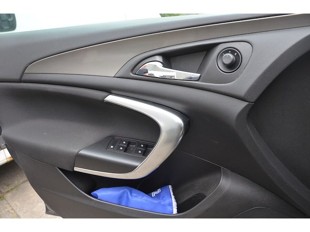 Personenwagen opel insignia , type og-a, variant bc11, versie 1a01a2akfge5, chassisnummer wolgm5ec8a1074022 , bouwjaar 06-04-2010 (sleutel, alle boorddocumenten) start niet, batterij leeg - afbeelding 28 van  30