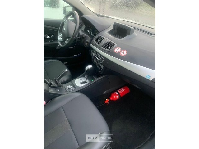 Personenwagen renault sedan - afbeelding 8 van  21