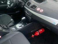 Personenwagen renault sedan - afbeelding 8 van  21