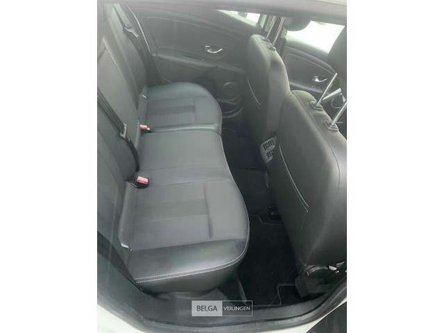 Personenwagen renault sedan - afbeelding 9 van  21