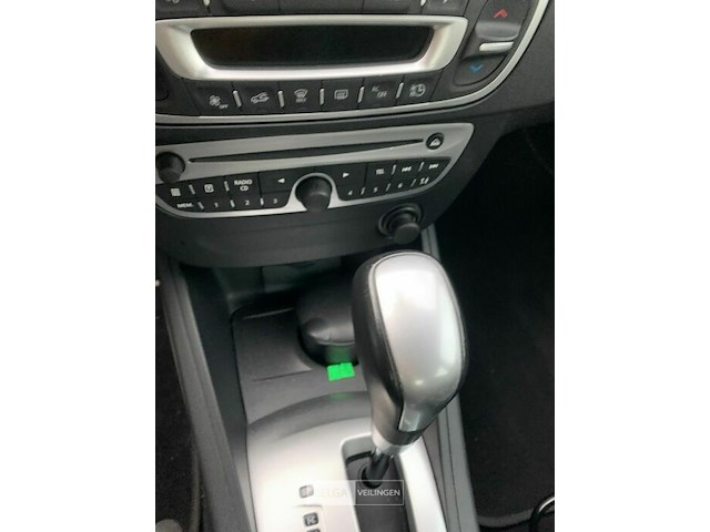 Personenwagen renault sedan - afbeelding 15 van  21