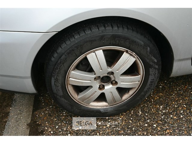 Personenwagen toyota corolla - afbeelding 8 van  17