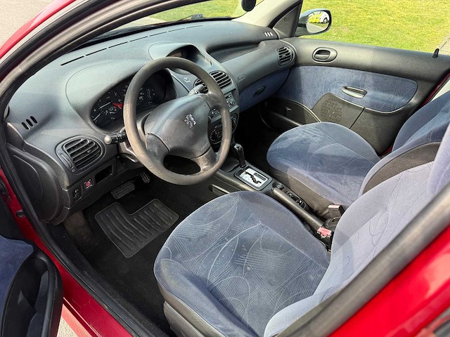 Peugeot - 2003 - 206 - personenauto - afbeelding 9 van  28