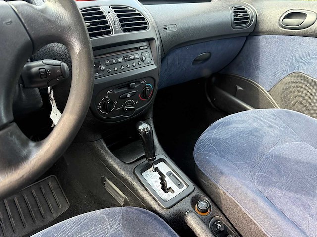 Peugeot - 2003 - 206 - personenauto - afbeelding 11 van  28