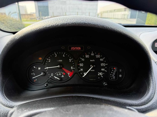 Peugeot - 2003 - 206 - personenauto - afbeelding 13 van  28