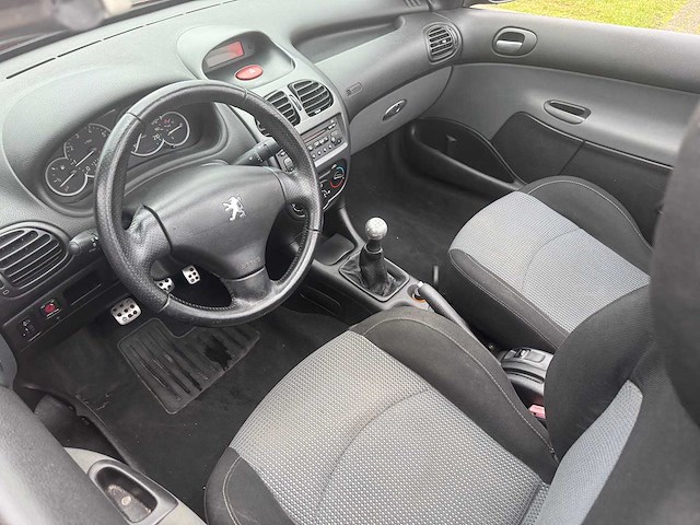 Peugeot - 2004 - 206 - cabrio - personenauto - afbeelding 19 van  28