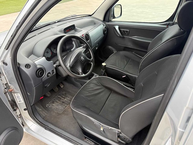 Peugeot - 2004 - partner - personen - personenauto - afbeelding 15 van  26