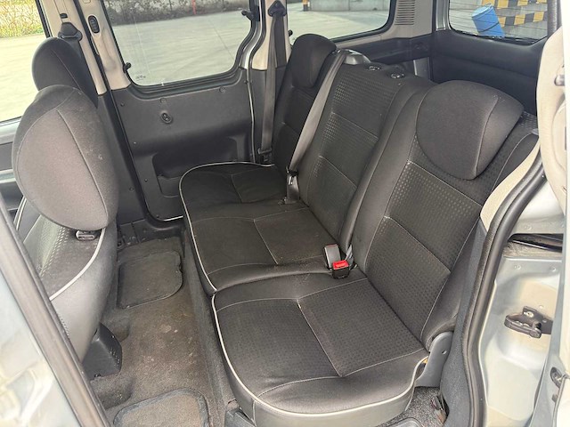 Peugeot - 2004 - partner - personen - personenauto - afbeelding 12 van  18