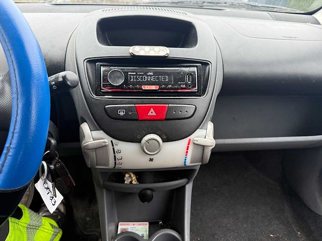 Peugeot - 2006 - 107 - personenauto - afbeelding 8 van  16