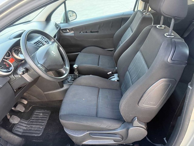 Peugeot - 2008 - 207 - hatback - personenauto - afbeelding 17 van  28