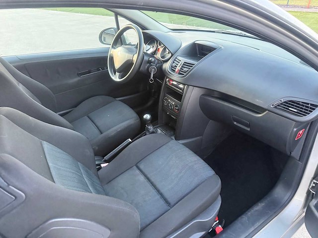 Peugeot - 2008 - 207 - hatback - personenauto - afbeelding 14 van  28