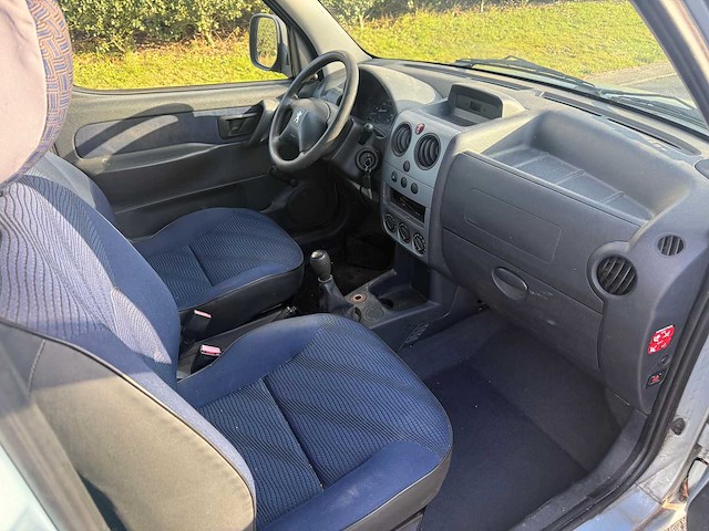 Peugeot - 2008 - partner - personenauto - afbeelding 11 van  27