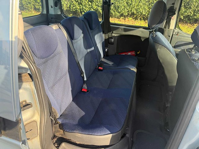 Peugeot - 2008 - partner - personenauto - afbeelding 14 van  27