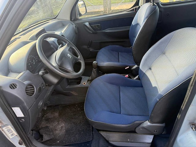 Peugeot - 2008 - partner - personenauto - afbeelding 15 van  27