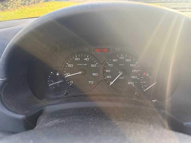 Peugeot - 2008 - partner - personenauto - afbeelding 18 van  27