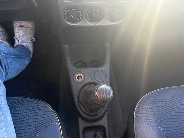 Peugeot - 2008 - partner - personenauto - afbeelding 20 van  27