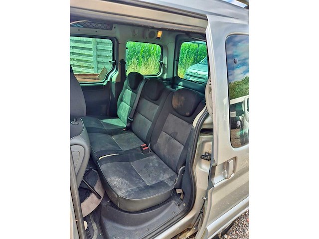 Peugeot - 2008 - partner - personenauto - afbeelding 7 van  18
