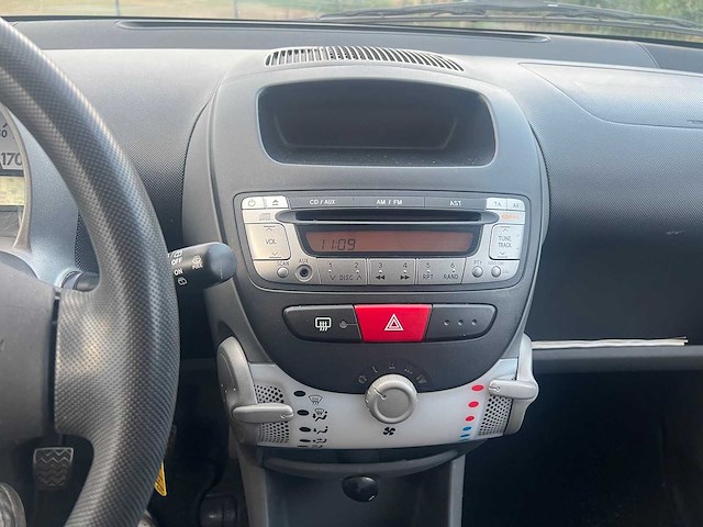Peugeot - 2009 - 107 - personenwagen - personenauto - afbeelding 8 van  23