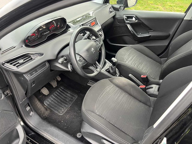 Peugeot - 2013 - 208 - personenauto - afbeelding 8 van  24
