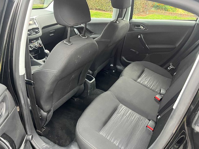 Peugeot - 2013 - 208 - personenauto - afbeelding 13 van  24