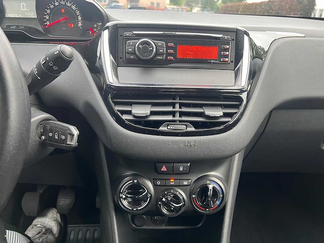 Peugeot - 2013 - 208 - personenauto - afbeelding 17 van  24