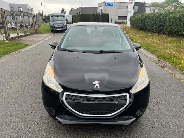 Peugeot - 2013 - 208 - personenauto - afbeelding 14 van  16