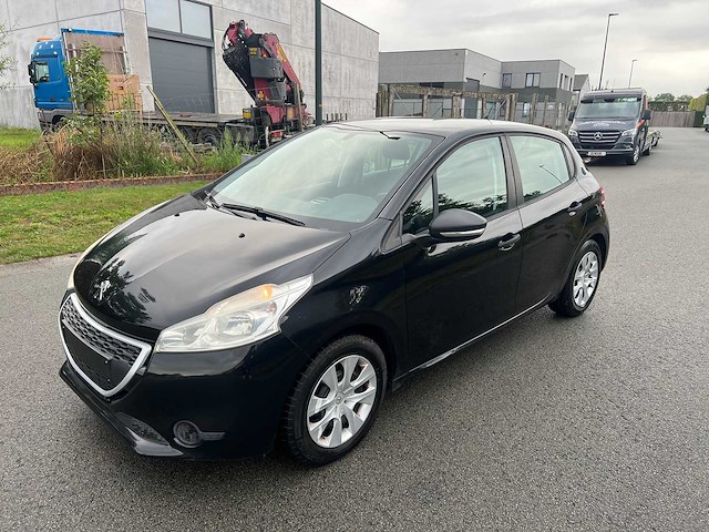 Peugeot - 2013 - 208 - personenauto - afbeelding 1 van  4