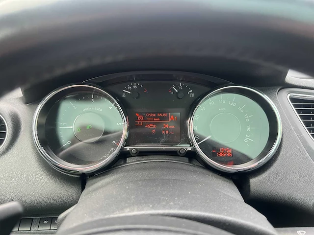 Peugeot - 2014 - 5008 - - personenauto - afbeelding 32 van  38